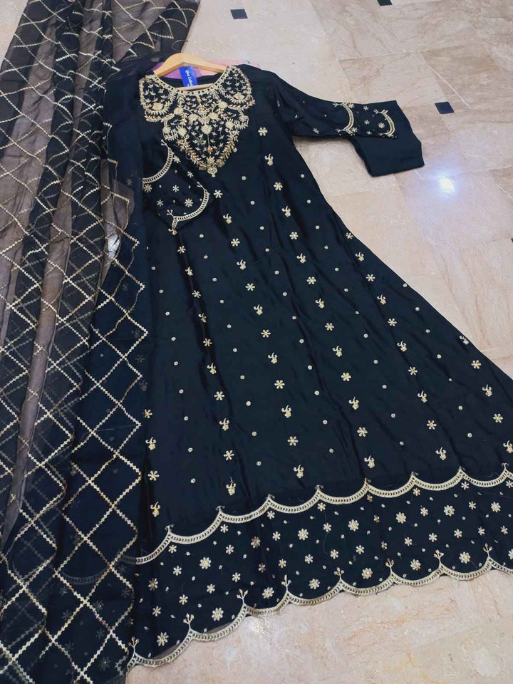 Ajwa Embroidered Maxi